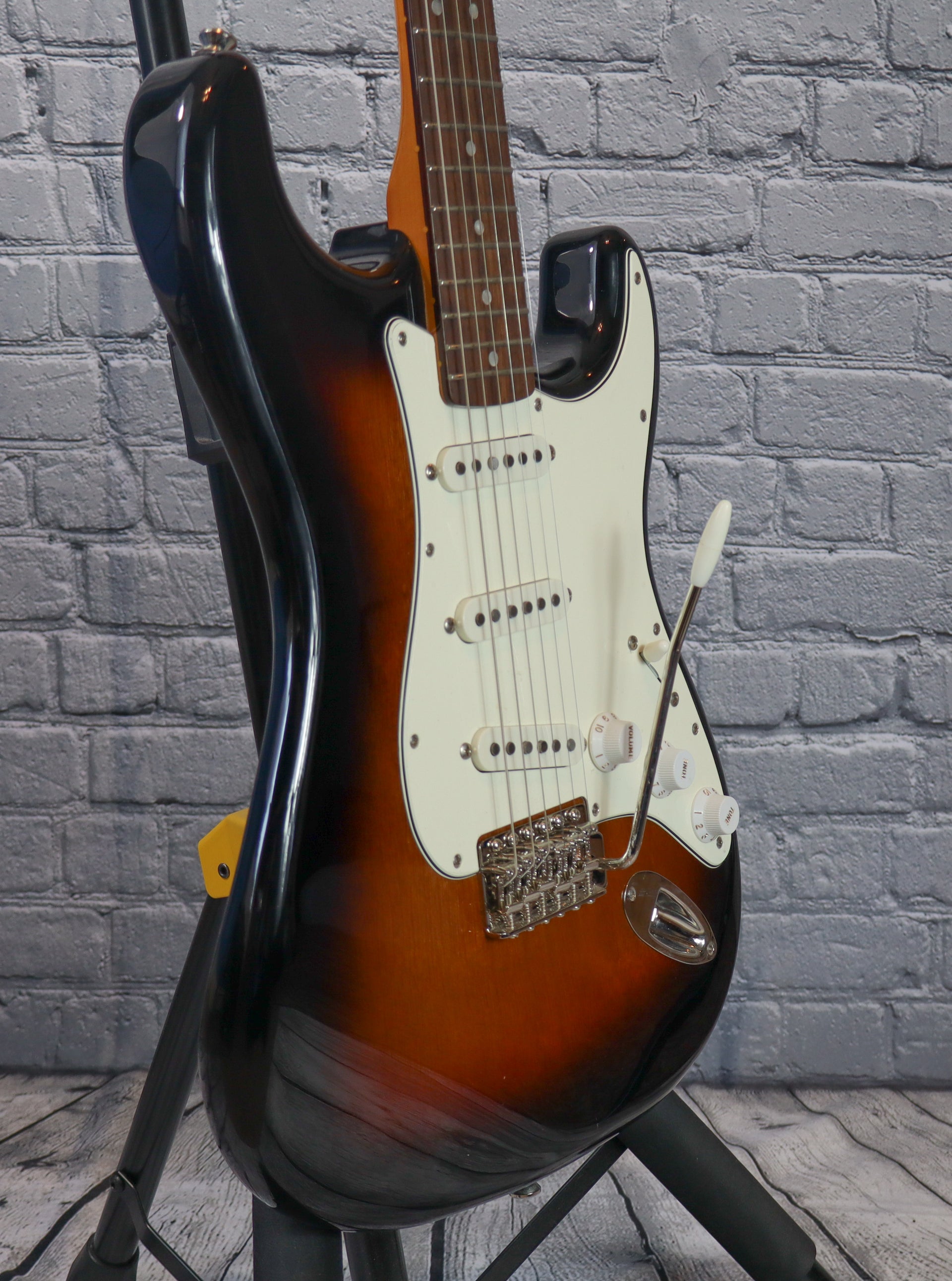 Squier Classic Vibe 60s Stratocaster-3 Tone Sunburst