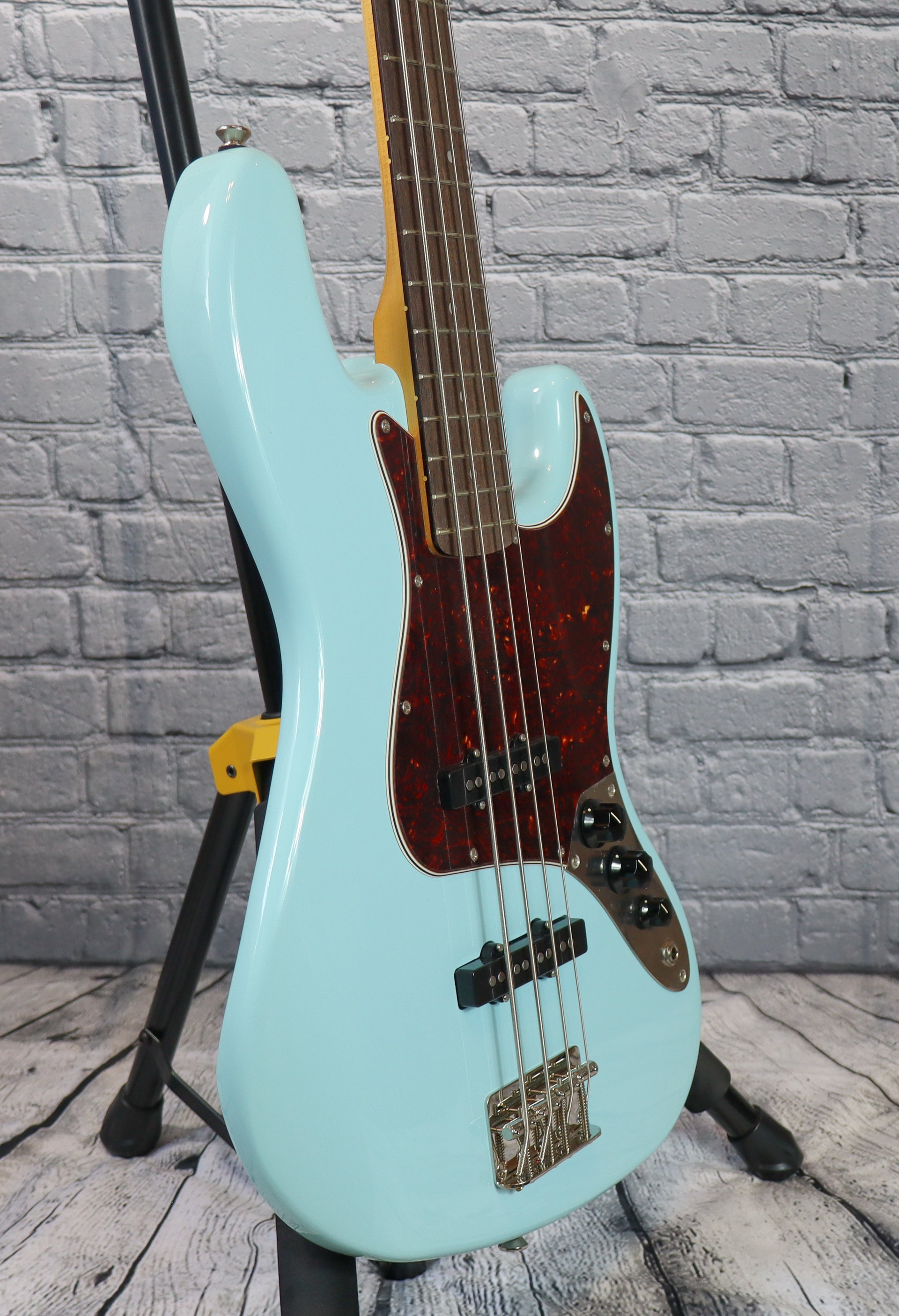 Squier Classic Vibe 60s Jazz Bass-Daphne Blue