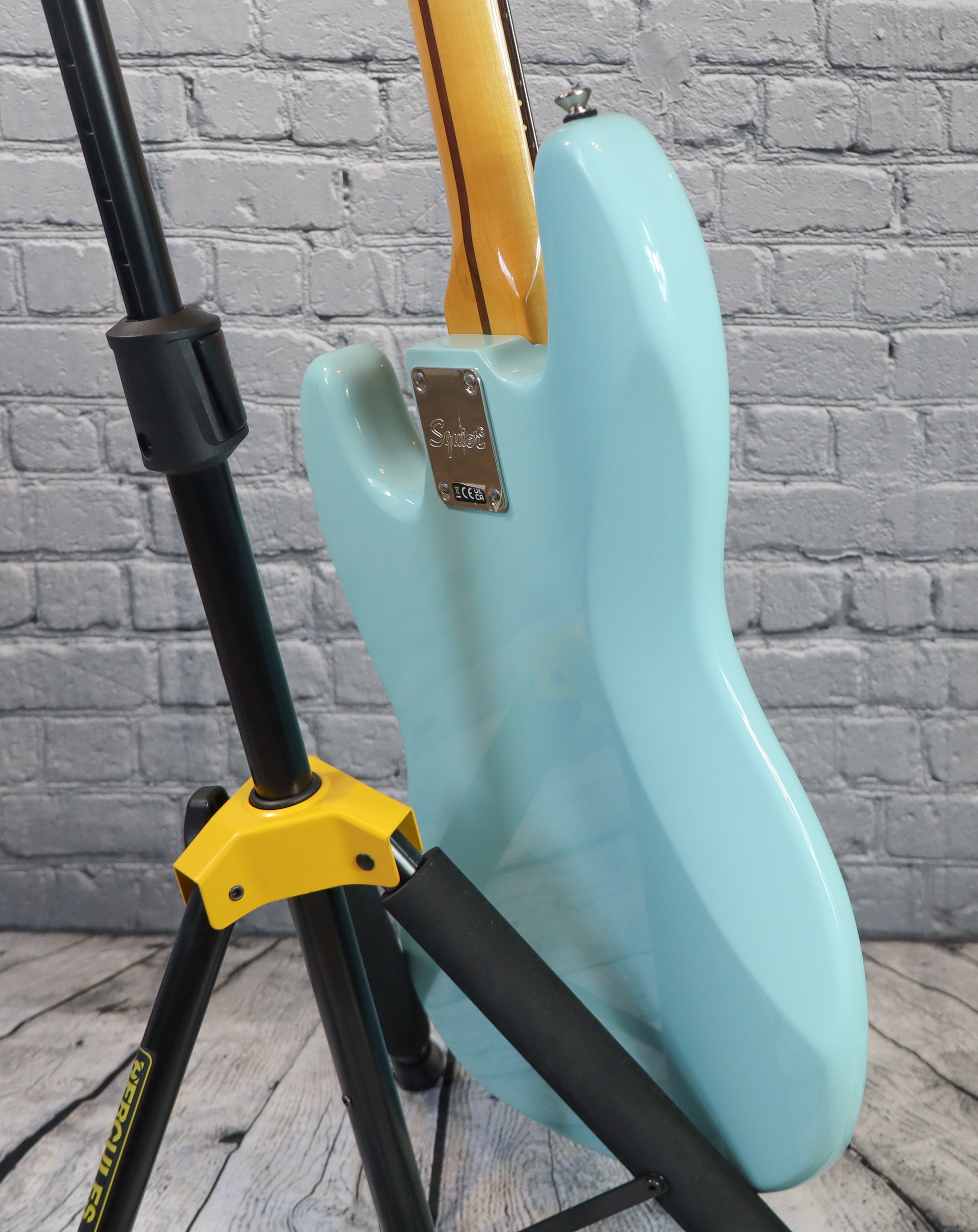 Squier Classic Vibe 60s Jazz Bass-Daphne Blue