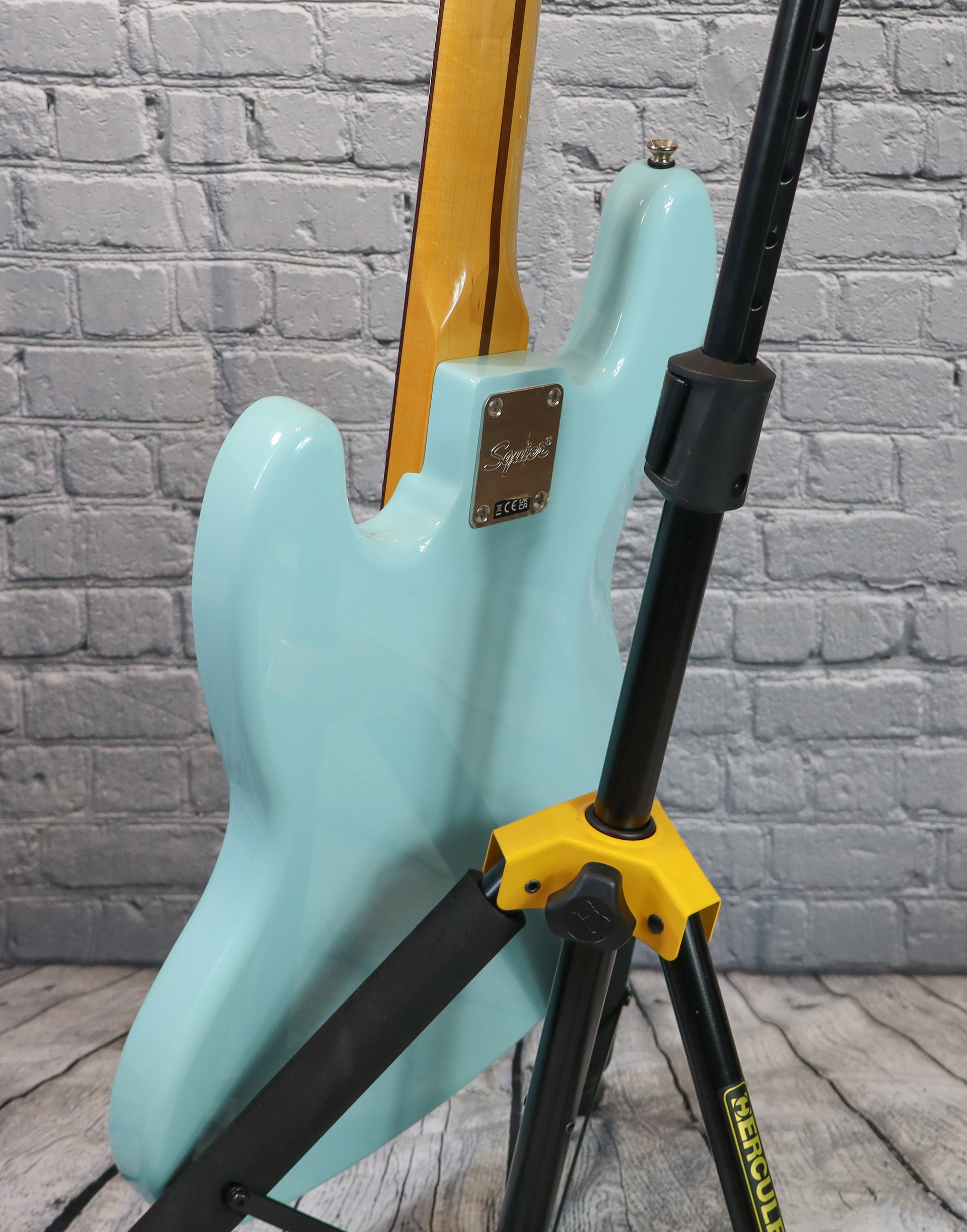 Squier Classic Vibe 60s Jazz Bass-Daphne Blue