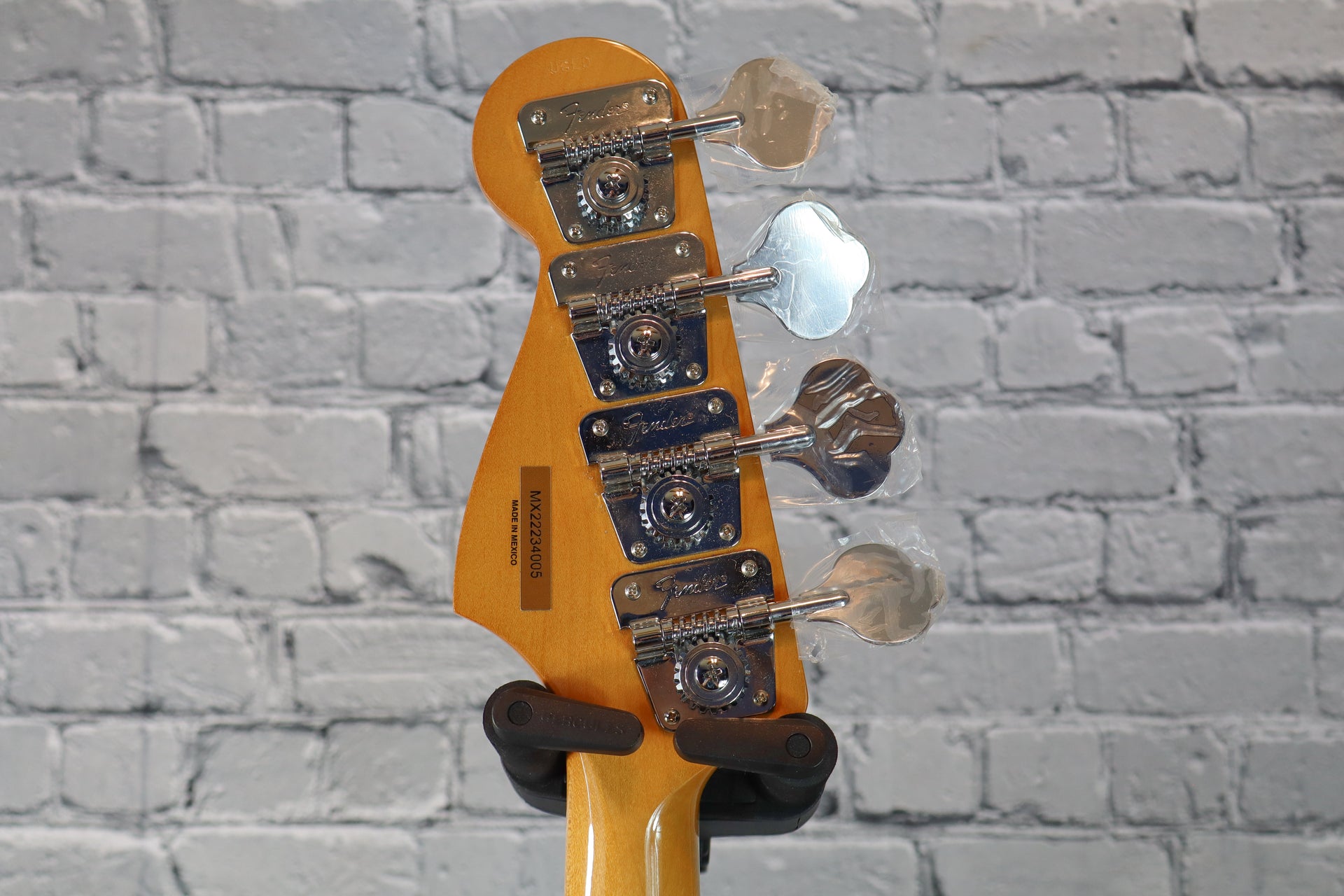 Fender Vintera 70s Jazz Bass-3 Tone Sunburst