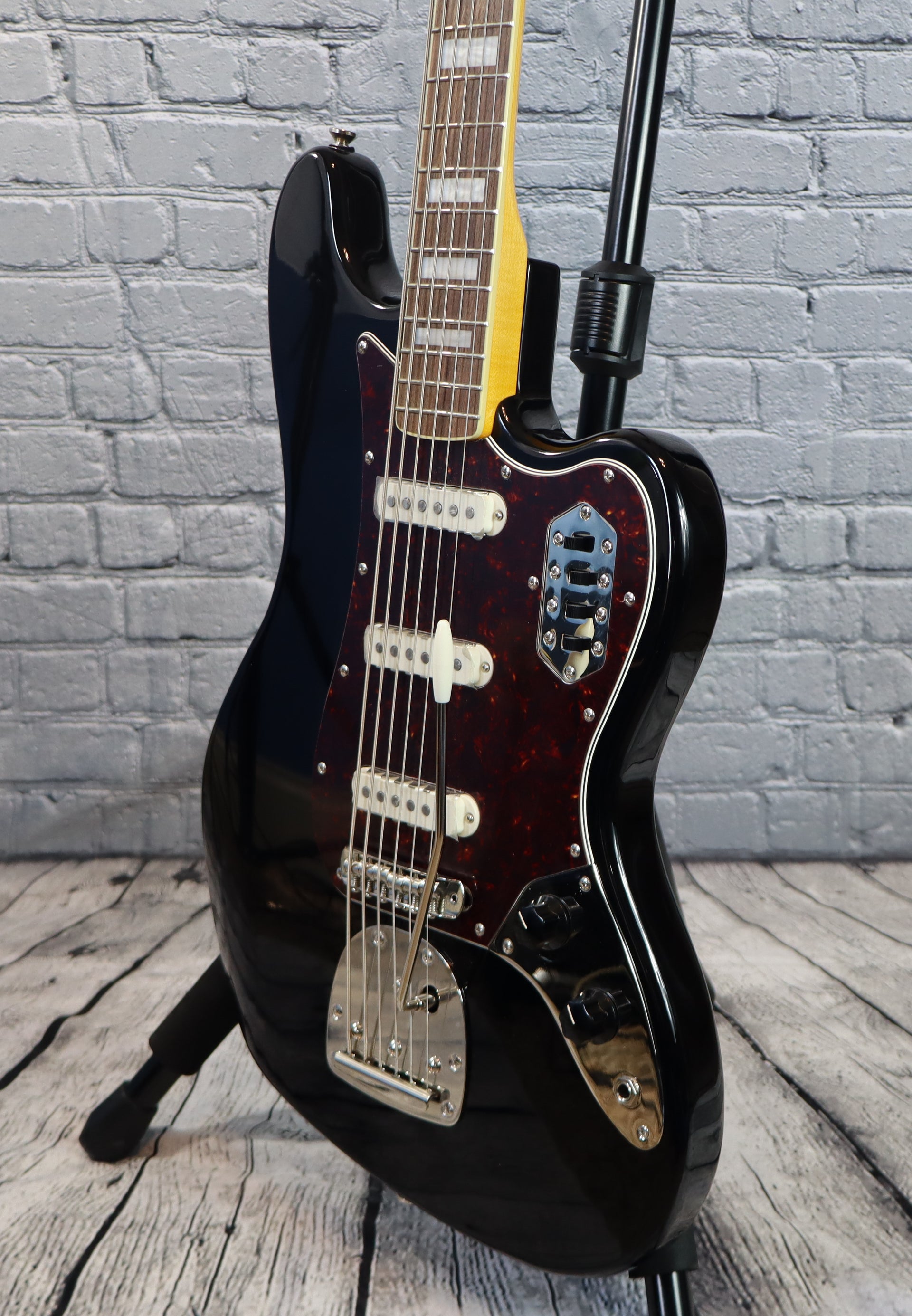 Squier Classic Vibe Bass VI-Black