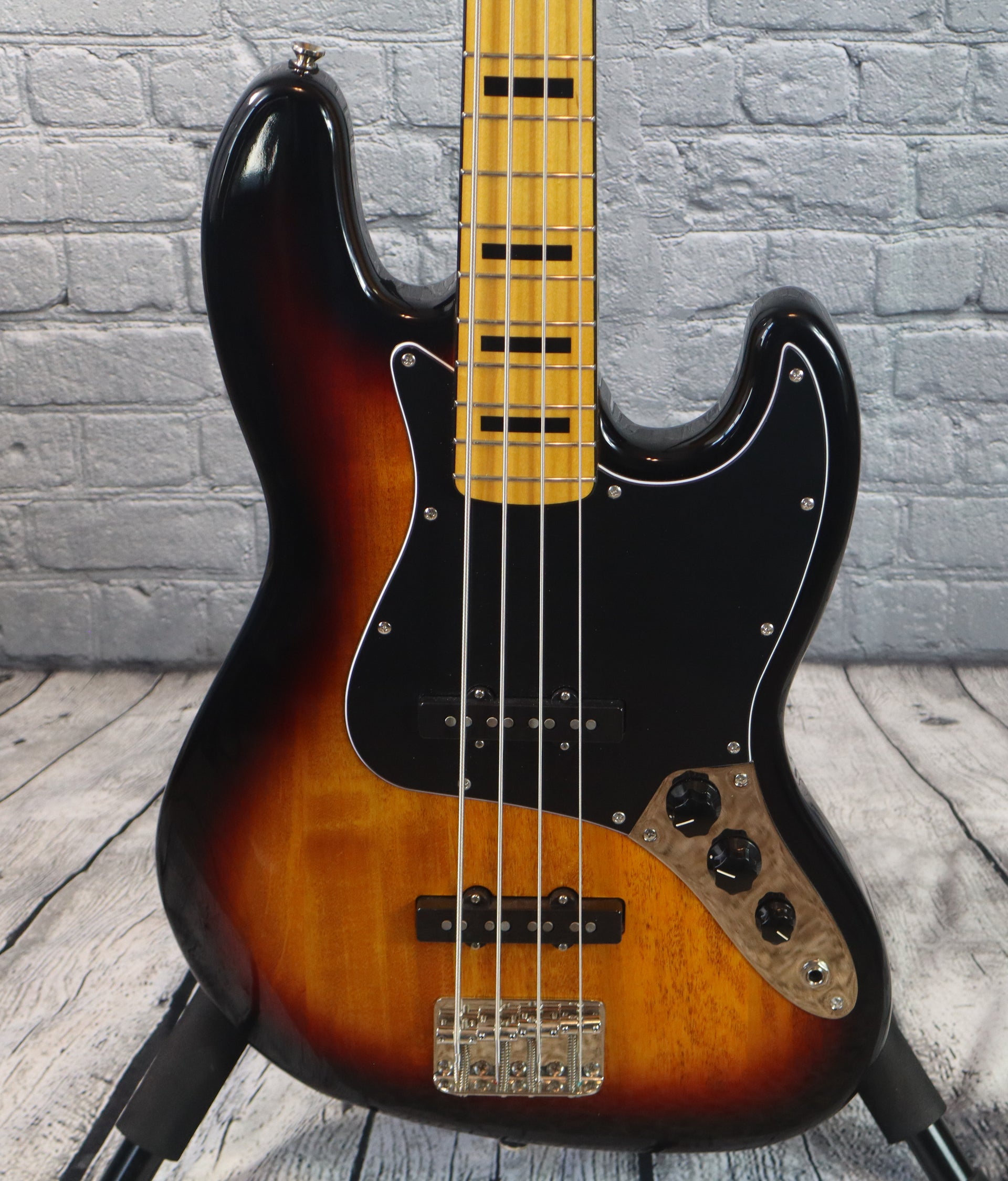 Squier Classic Vibe 70s Jazz Bass-3 Tone Sunburst