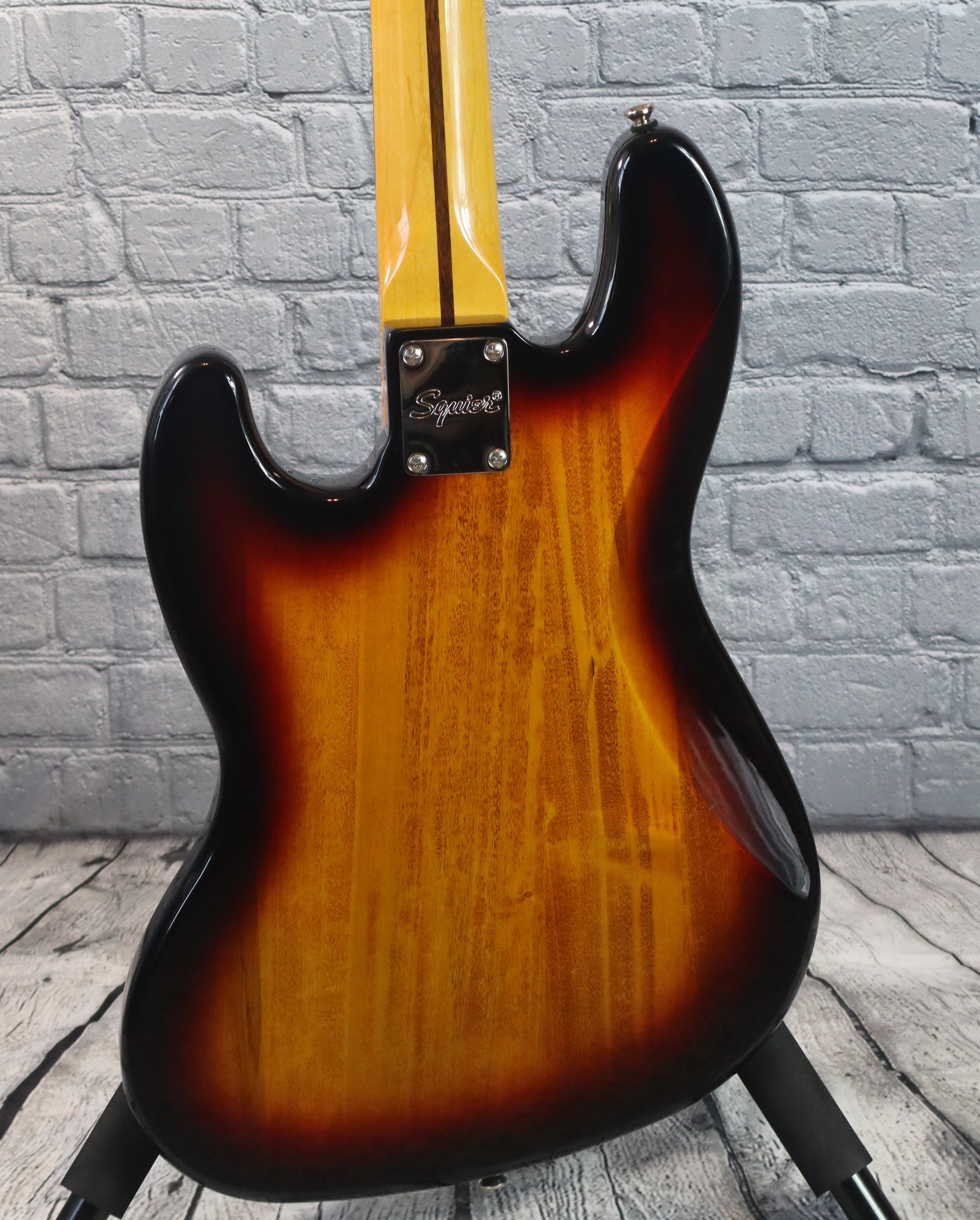 Squier Classic Vibe 70s Jazz Bass-3 Tone Sunburst