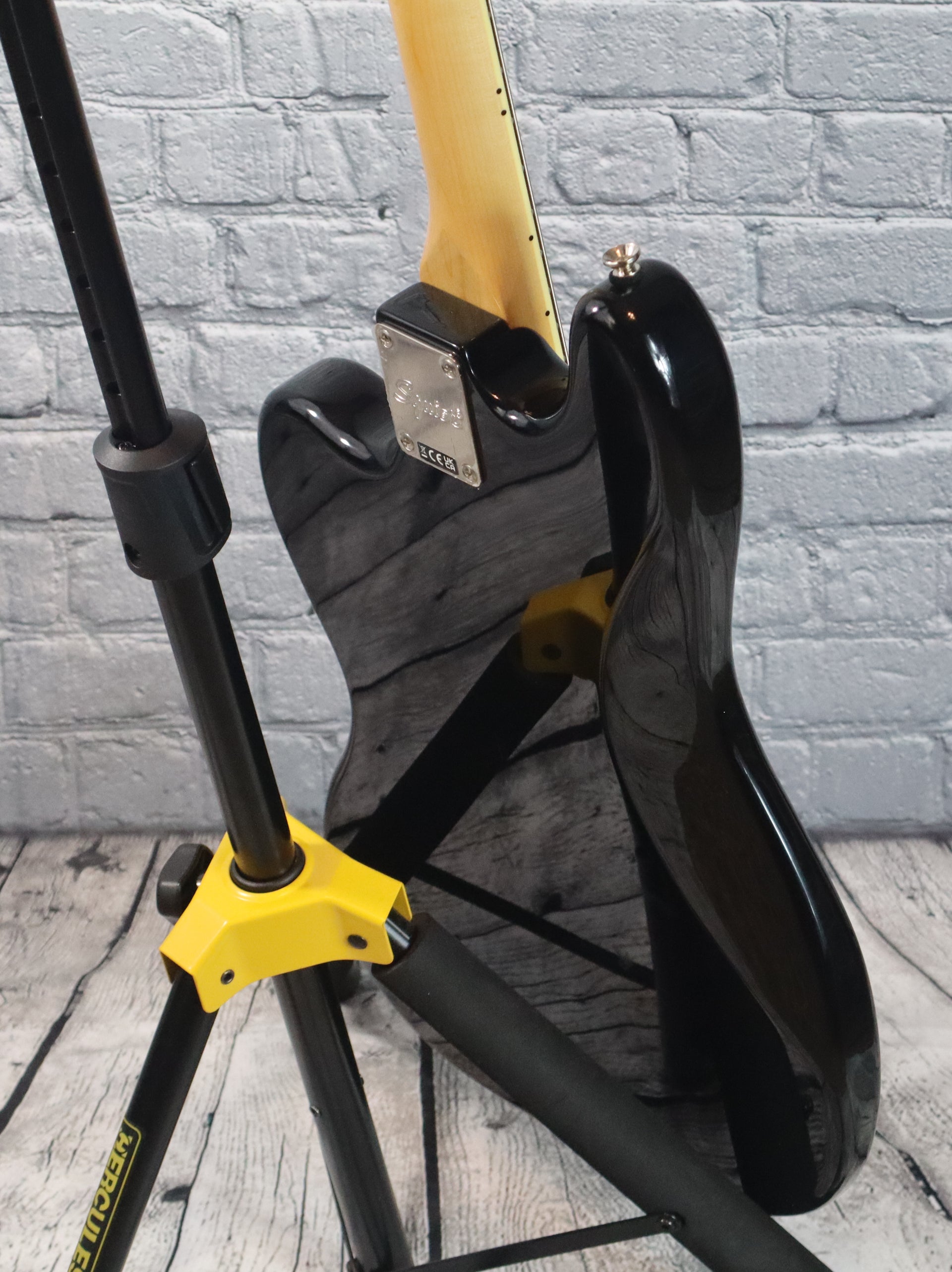 Squier Classic Vibe Bass VI-Black (5285)